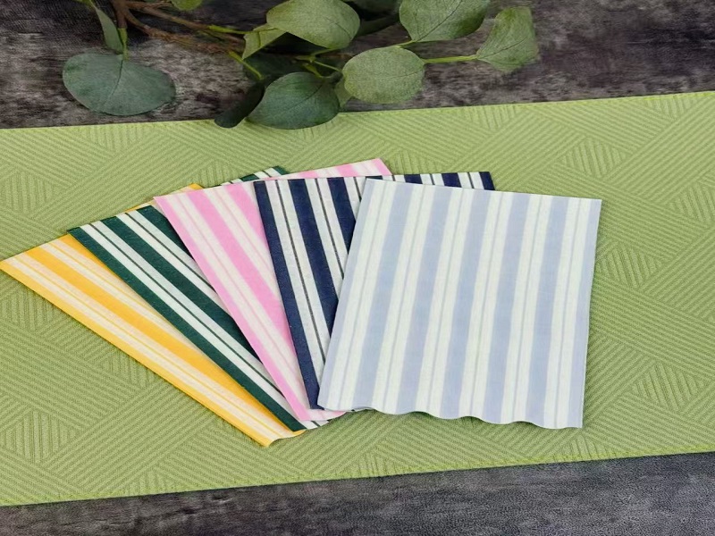 Come scegliere tovaglioli fustellati di alta qualità: consigli su materiale, spessore e design?